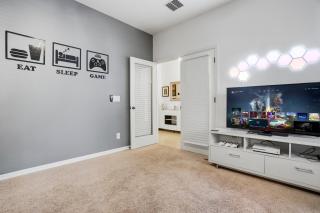 Stunning Vacation Home in Watersong Resort with Large Pool with Spa and Movie Room - 1