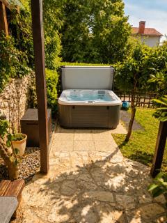 Family nest Medulin- apartment with private hot tube - 8