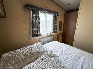 Cosy Caravan At Broadland Sands Holiday Park Ref 20012Bs - 1