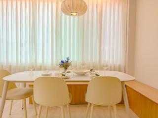 Large accommodation for 10 people, Near Jongno, Itaewon , Seongsu,family trip - 4