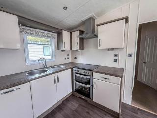 Beautiful 8 Berth Caravan With Decking At Broadland Sands In Suffolk Ref 20017Cv - 2