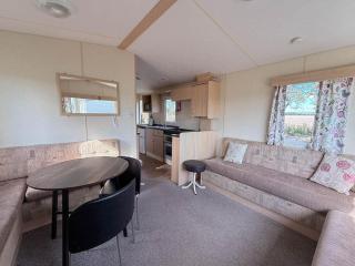Lovely Caravan With Free Wi-Fi At Broadland Sands Park, Suffolk Ref 20020Bs - 4