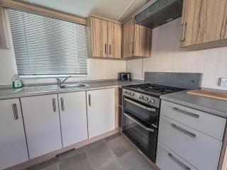 Modern 6 Berth Caravan At Broadland Sands Holiday Park Ref 20034Sv - 1
