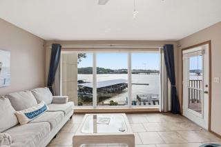 Parkside Escape - Seasonal Pool - Lake View - Pool View - 6