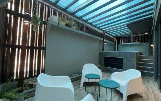 Luxury Condo w Private Jacuzzi, Pool & Gym - 5