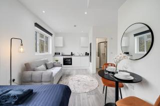 Stylish London 1-Bed Flat 4 - 15 mins to Central - 0