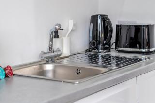 Stylish London 1-Bed Flat 4 - 15 mins to Central - 1