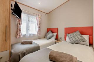 Vivian Lodge 2 Bedroom New Forest Holiday Home Hoburne Bashley - 7