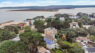 High Tides Elegant & Modern 5-Bedroom Villa in Sandbanks - 5