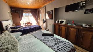 Silhouette Guesthouse - 5