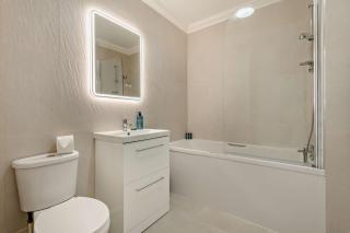 The Milton Smart Spacious 3-Bed Bournemouth Apartment - 6