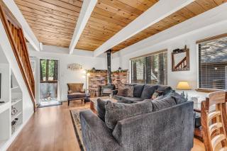 Cozy Mountain Hideaway home - 3