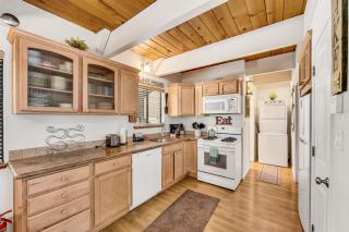 Cozy Mountain Hideaway home - 8