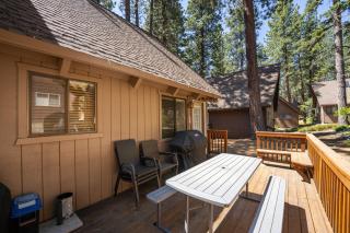 Cozy Mountain Hideaway home - 9