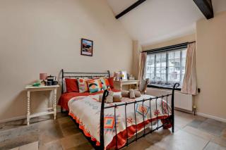 Castle Forge 4-Bedroom Historic Purbeck Forge in Kingston, Corfe Castle, Sleeps 7 - 8