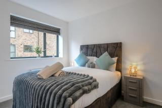 Modern 2-Bed House with Private Garden & Parking - 8