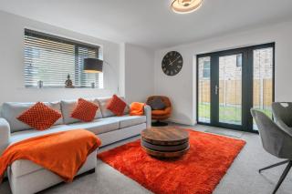Modern 2-Bed House with Private Garden & Parking - 9