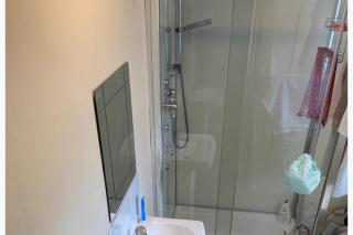 3 Bedrooms - 6 Bath- Sleeps 6 - Free Parking - 8