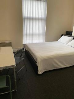 3 Bedrooms - 6 Bath- Sleeps 6 - Free Parking - 2