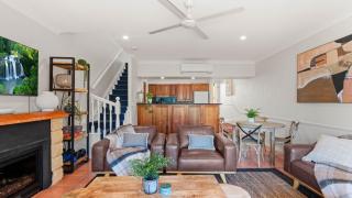 Tinaroo Lodge Lakeview Escape with Pool Access - 3
