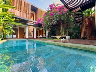 4BDR NEW Luxe 350m to BEACH villa I KIDS stay free I Living panoramic windows I AC I 9 meters pool - 0