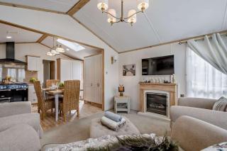 Bunny Lodge Quiet 2-Bed Luxury Home near Milford on Sea - 9