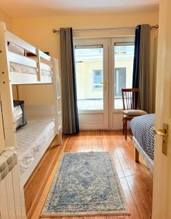 Maureens Two Bedroom Apartment F28 VY13 - 7