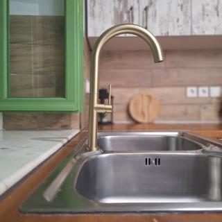 Alekos Cozy Stone 2BR Home Karya Center - 8