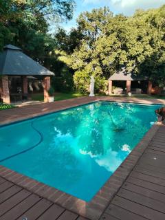 Majestic Manor Guesthouse & Coffee Shop - 6