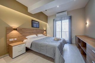 2 Bedroom Apt Close to Beach with side Sea Views - 8