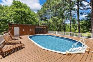 Lake Anna 3BR with Pool - Fire Pit & Cabana - 1