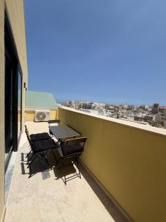 2 BR, Terrace & Side sea Views, 3 Min to Beach - 6