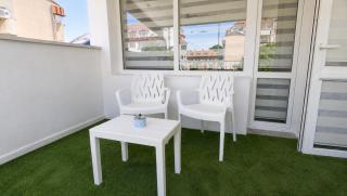 Spacious & Quiet 3BR Apartment, City Center & Sea Garden - 5