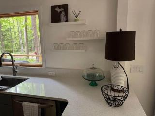 100-Acre Luxury, Dog-Friendly, Sleeps 8-10 - 6