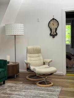 100-Acre Luxury, Dog-Friendly, Sleeps 8-10 - 2