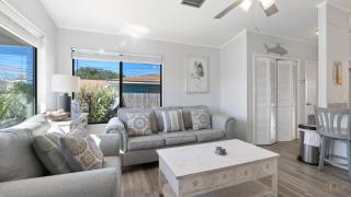 Pinetree Parlor - 5
