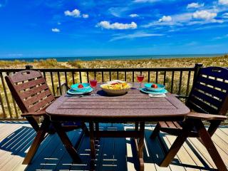 Beachwalk: ON BEACH. Pet-Friendly. Linens Incl. - 5
