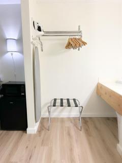 Boutique Studio with Jetted Tub Walk to Town Unit 401 - 4