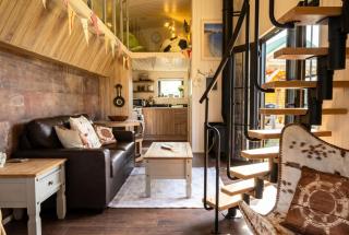 Oak Tree Lodge - Luxury 2-Level Shepherd's Hut near Dartmouth - 5