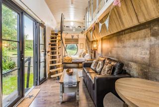 Oak Tree Lodge - Luxury 2-Level Shepherd's Hut near Dartmouth - 0