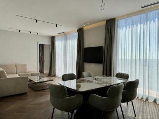 Beachfront Luxury Villa - Bar - 4