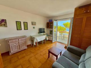 Suite con piscina y vistas al mar en Cala Morell - 1