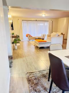 Swadakta Royal Suites Royal 3 with heated pool - 1