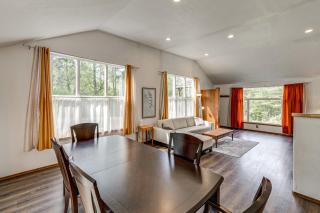 2 Mi to Bay! Pet-Friendly Oak Harbor Retreat - 5