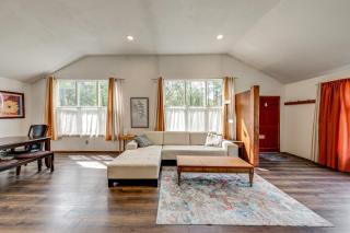 2 Mi to Bay! Pet-Friendly Oak Harbor Retreat - Oak Harbor - 6