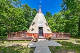 Unique Mammoth Cave Cabin w/ Teepee & Hot Tub! - 8