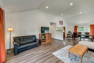Combined Main House + Studio in Oak Harbor! - 8