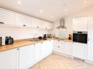 Lux House 2BR - Sleeps 6 -Free Parking - Huddersfield - 7