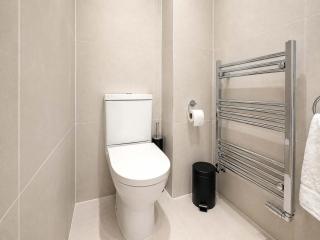 Lux House 2BR - Sleeps 6 -Free Parking - Huddersfield - 1