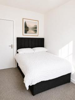 Snowdon Apartments - 1